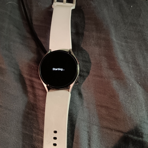 Samsung watch 4 - Picture 1 of 2